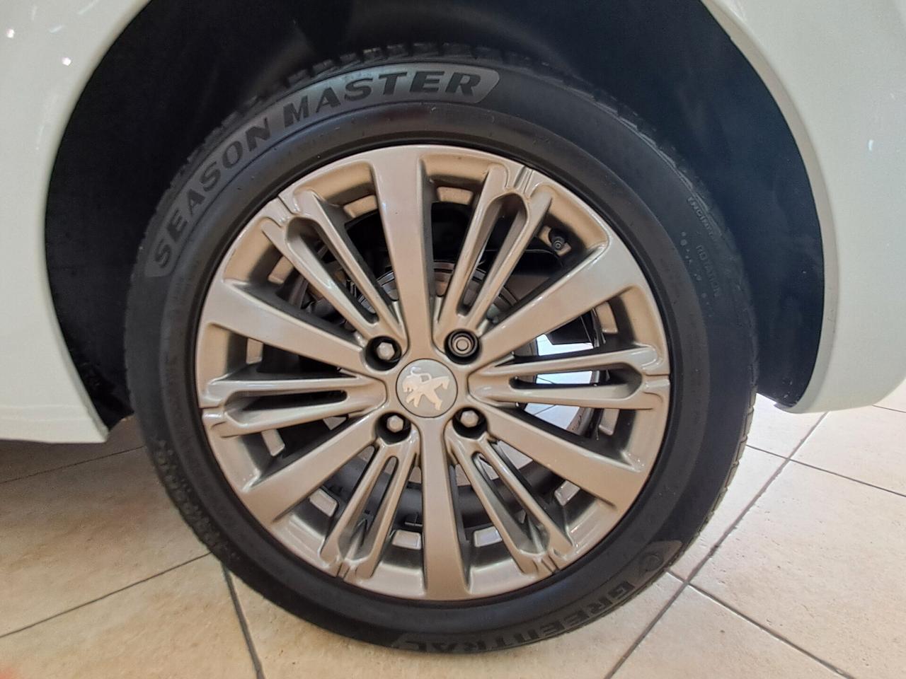 Peugeot 208 PureTech 82 5p. GPL Allure(Motore revisionato)