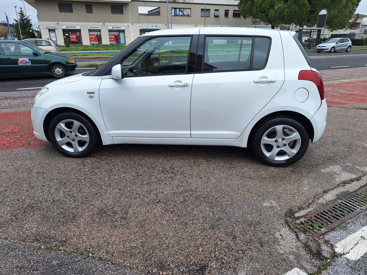 Suzuki Swift 1.3 DDiS 69CV 5PORTE GLX NEOPATENTATI BASSI CONSUMI OTTIMA