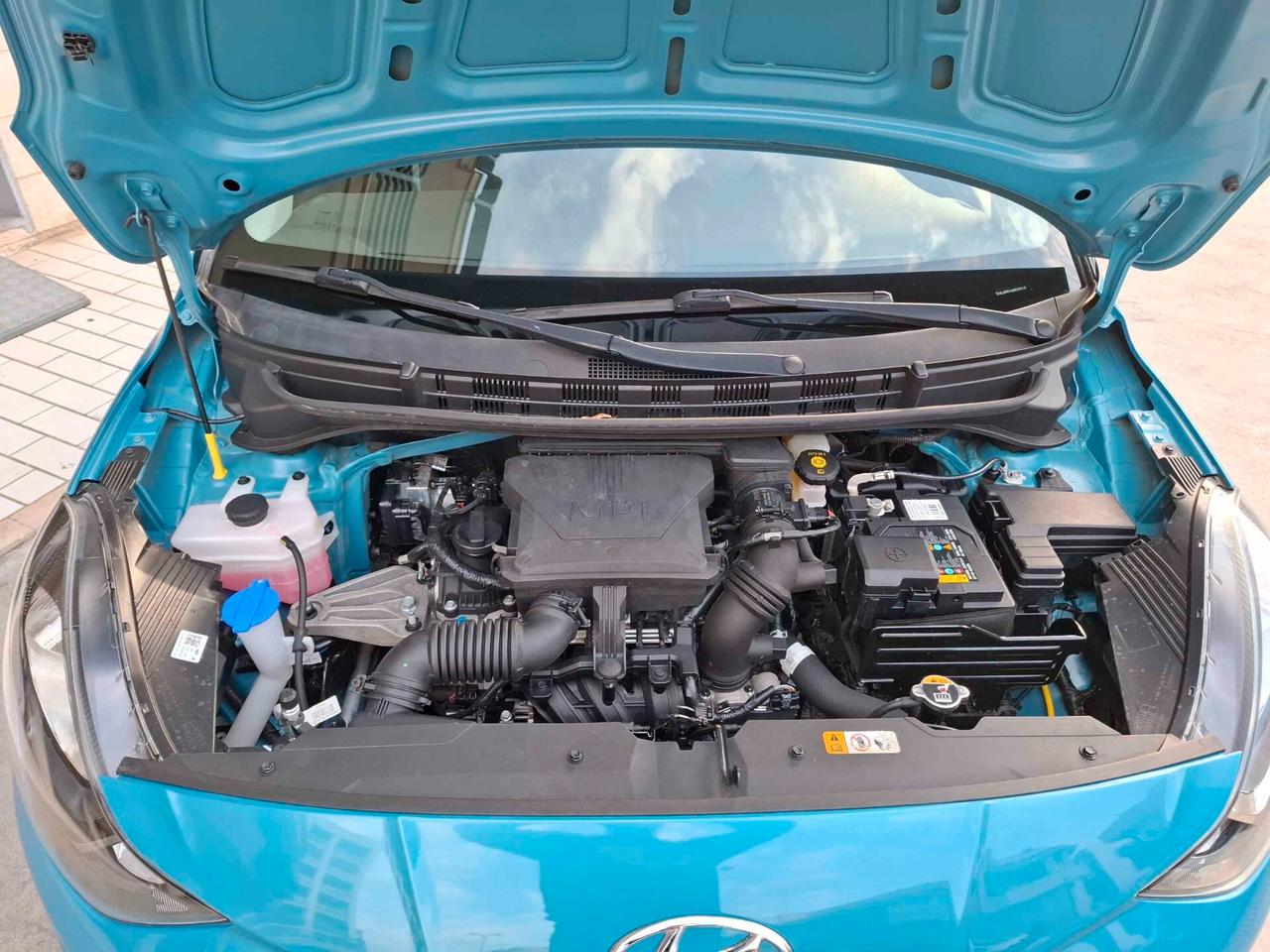 Hyundai i10 1.0 BENZINA - 2022 BICOLORE
