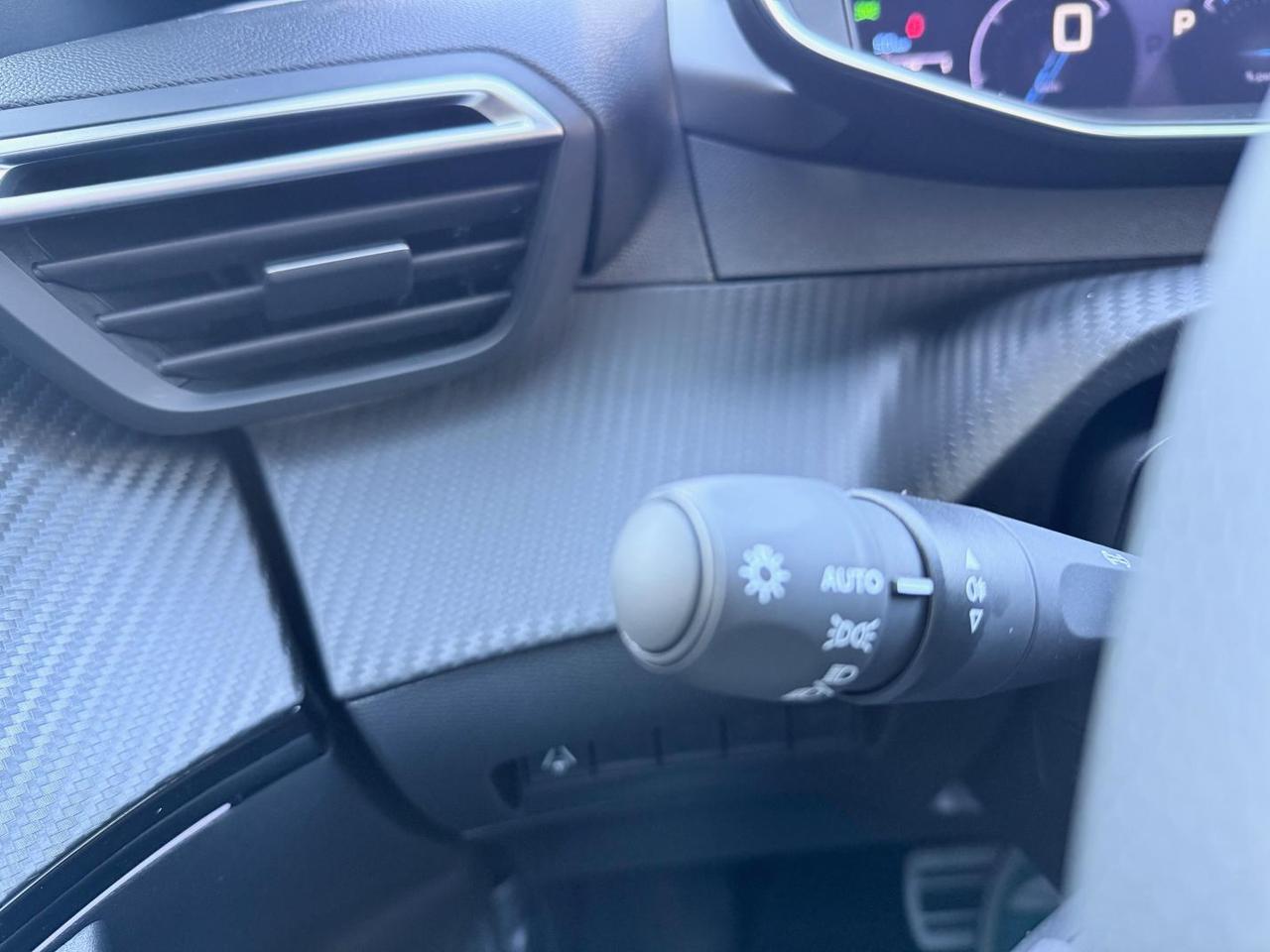 Peugeot 2008 2008 1.2 hybrid GT 145cv e-dcs6