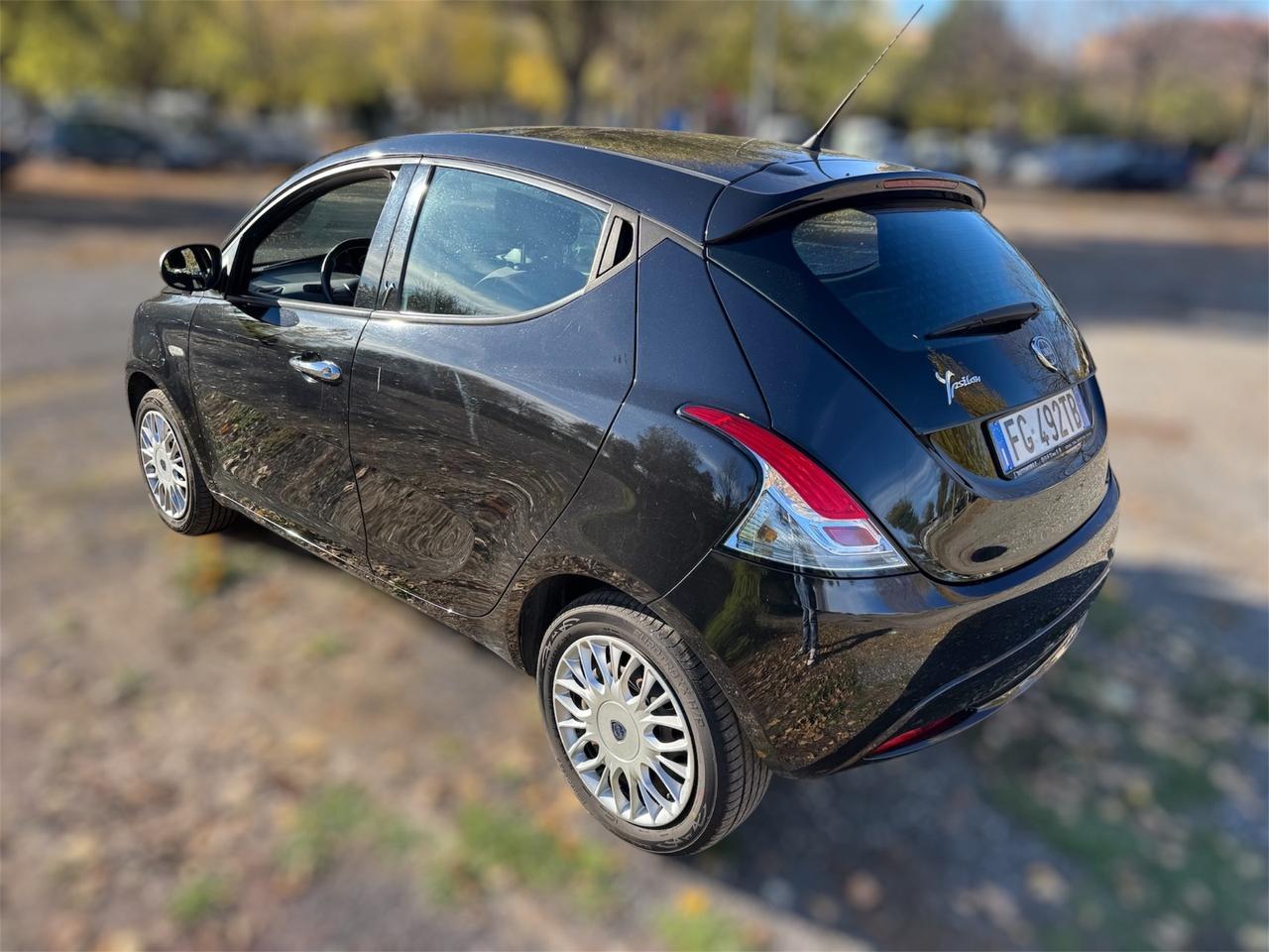 Lancia Ypsilon 1.2 69 CV 5 porte - POCHI KM
