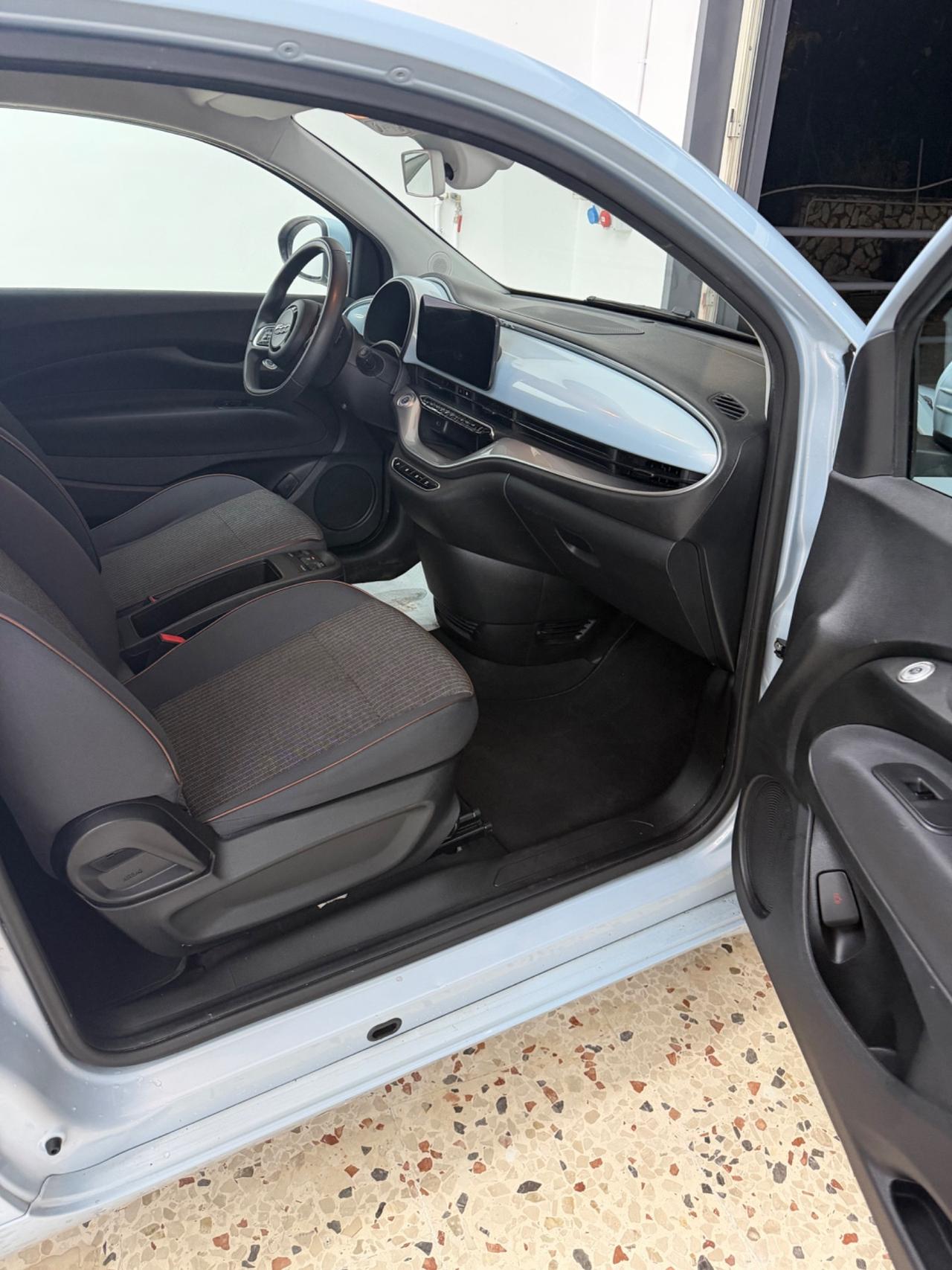 Fiat 500 500e Berlina 42 kWh La Prima