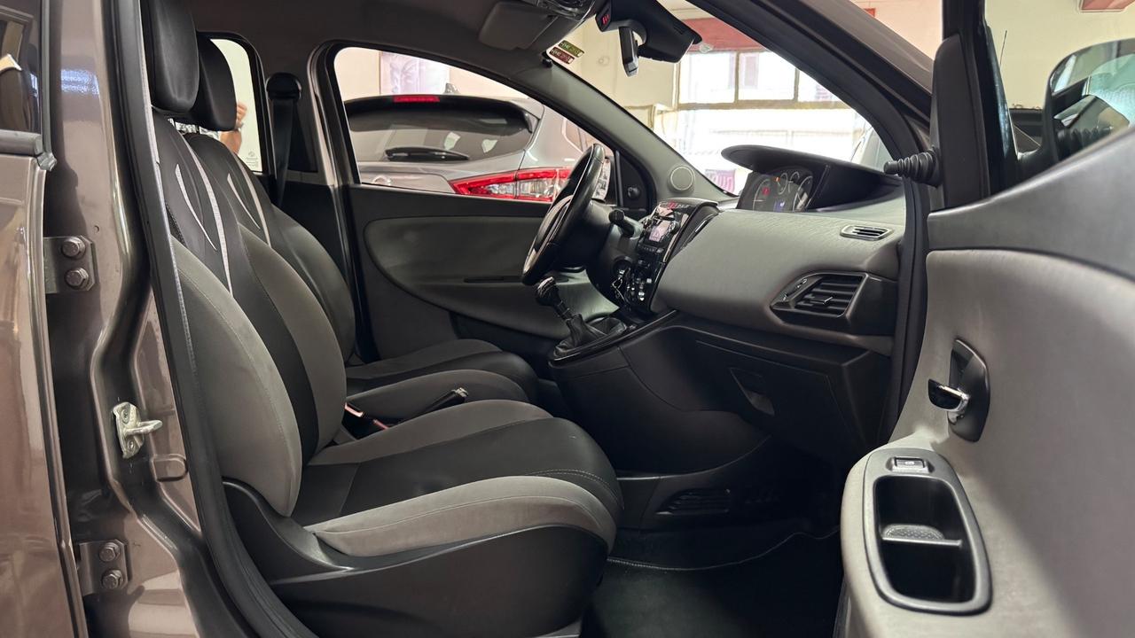 Lancia Ypsilon 1.3 MJT 16V 95 CV 5 porte S&S Silver