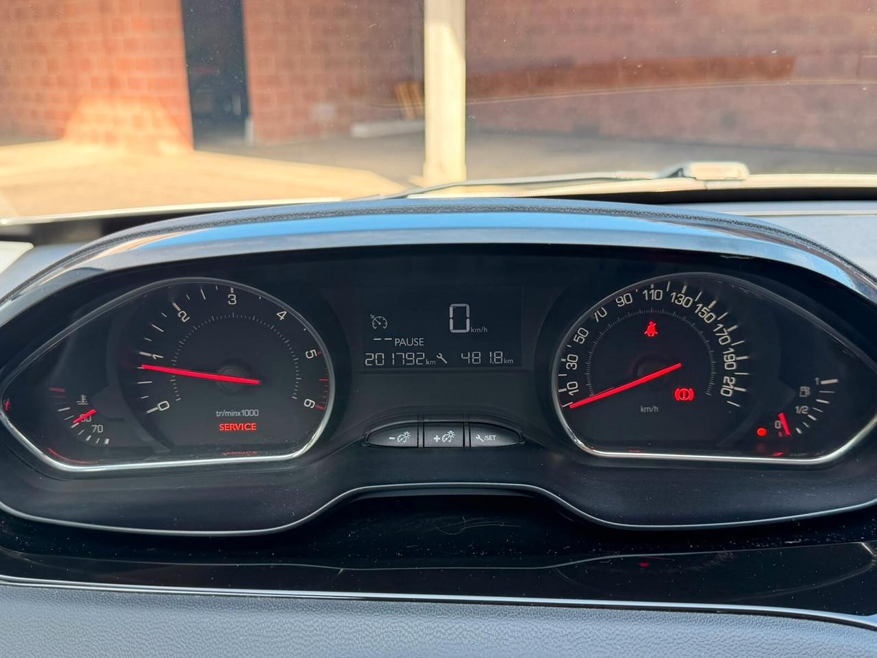 Peugeot 208 1.4 HDi 68 CV 5 porte Allure