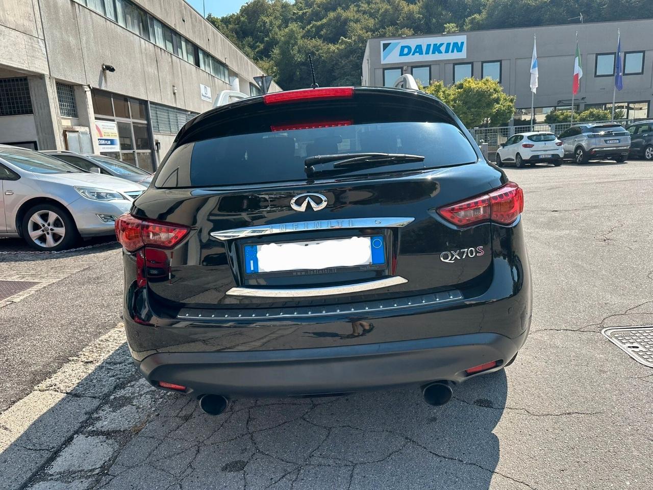 Infiniti QX70 3.0 diesel V6 AT GT Premium