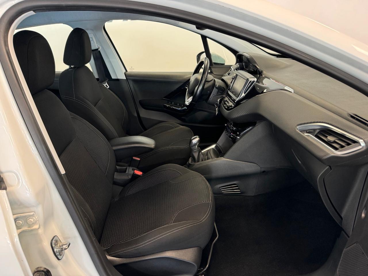 Peugeot 208 PureTech 82 5 porte Allure NAVI NEOPATENTATI