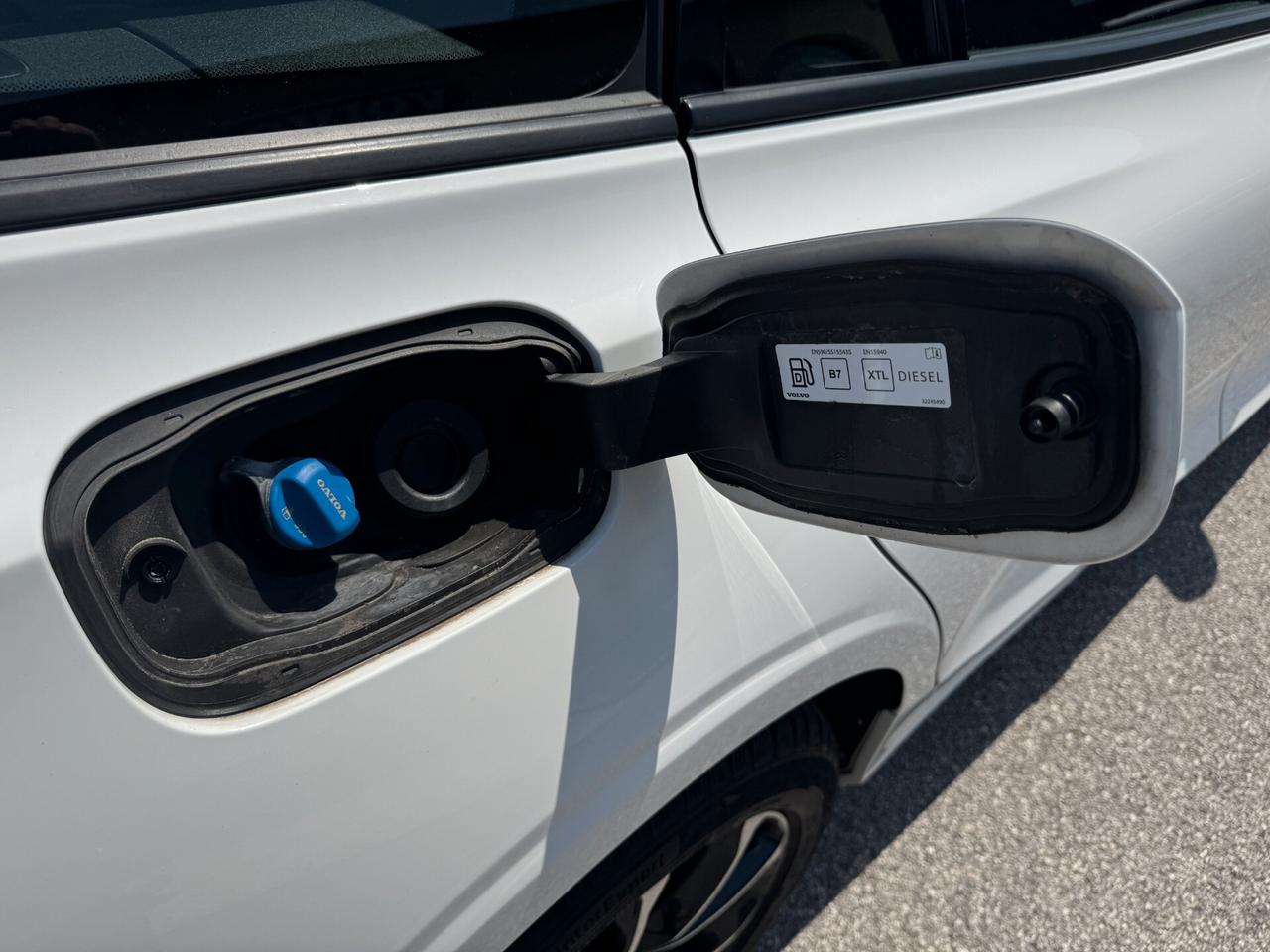 Volvo V60 B4 (Diesel/Hybrid) Automatico Momentum Bsn.