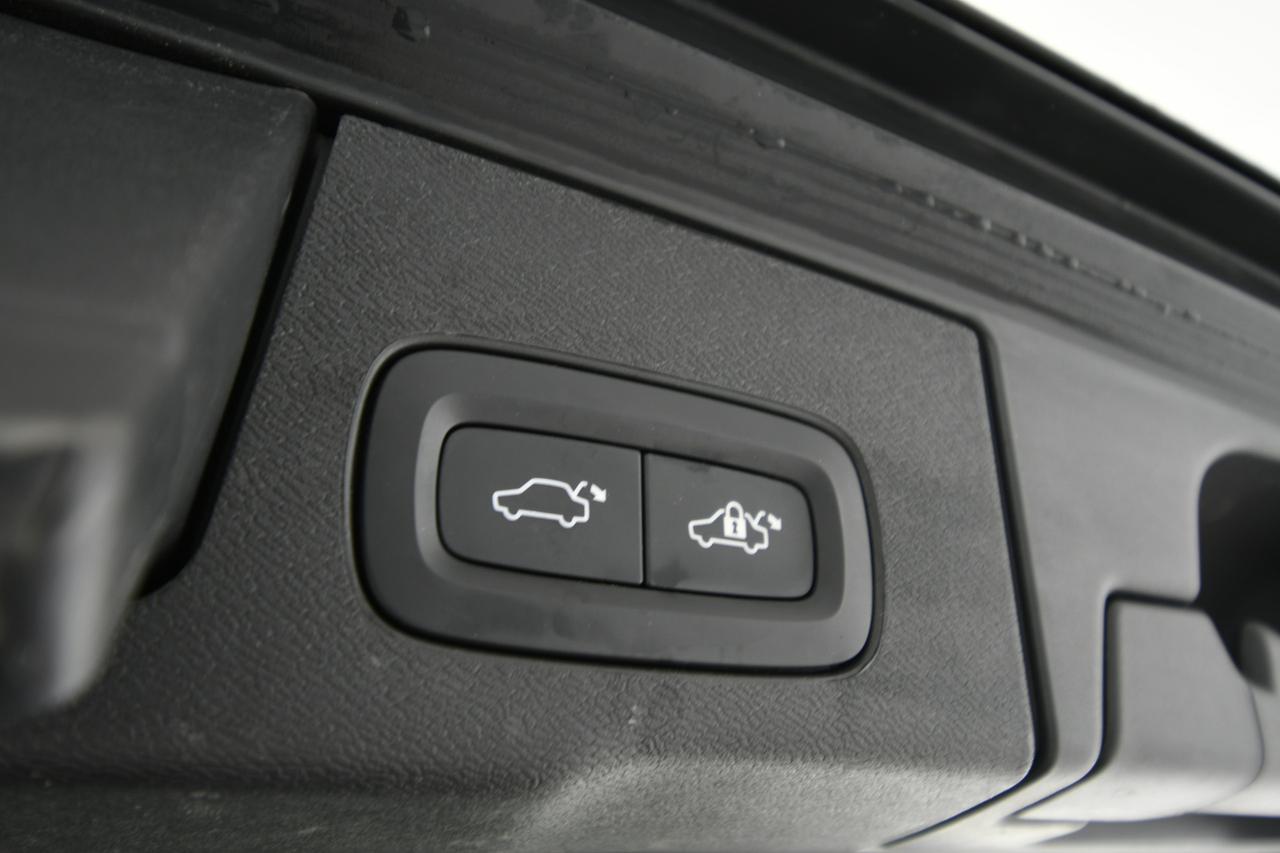 VOLVO XC60 2.0 b4 Momentum Pro awd auto CAMERA+C18"