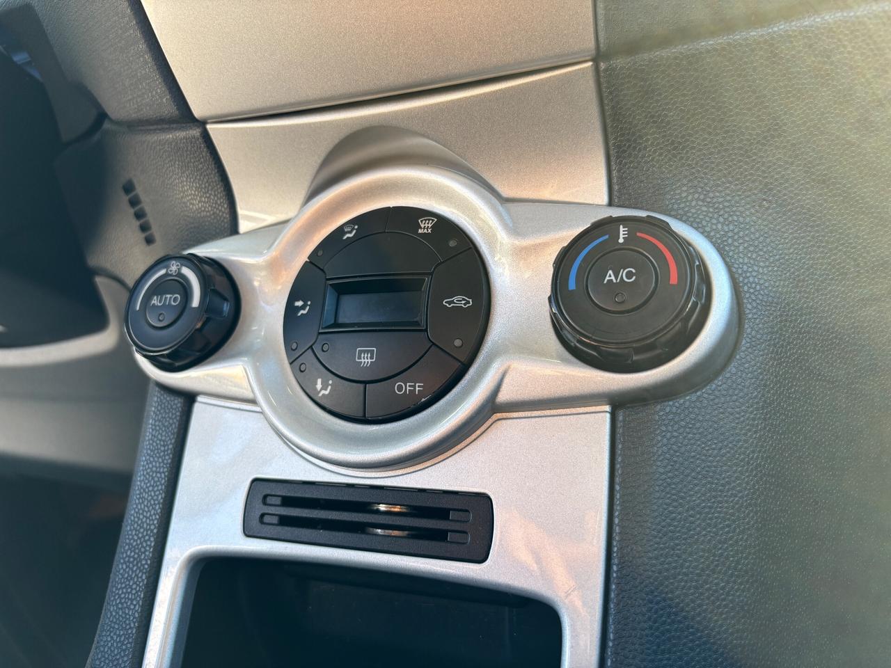 Ford Fiesta 1.4 96CV aut. 3 porte Titanium