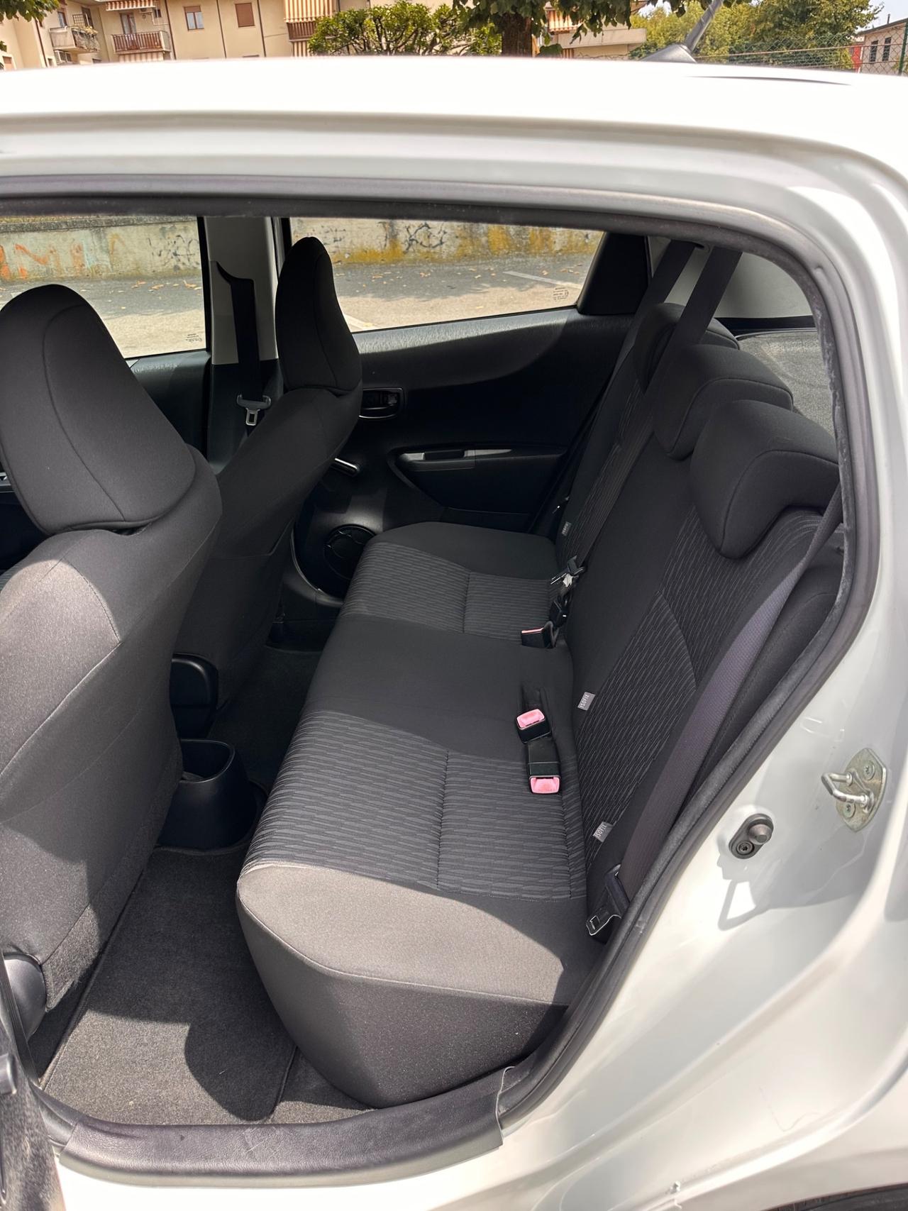 Toyota Yaris 1.0 5P Lounge