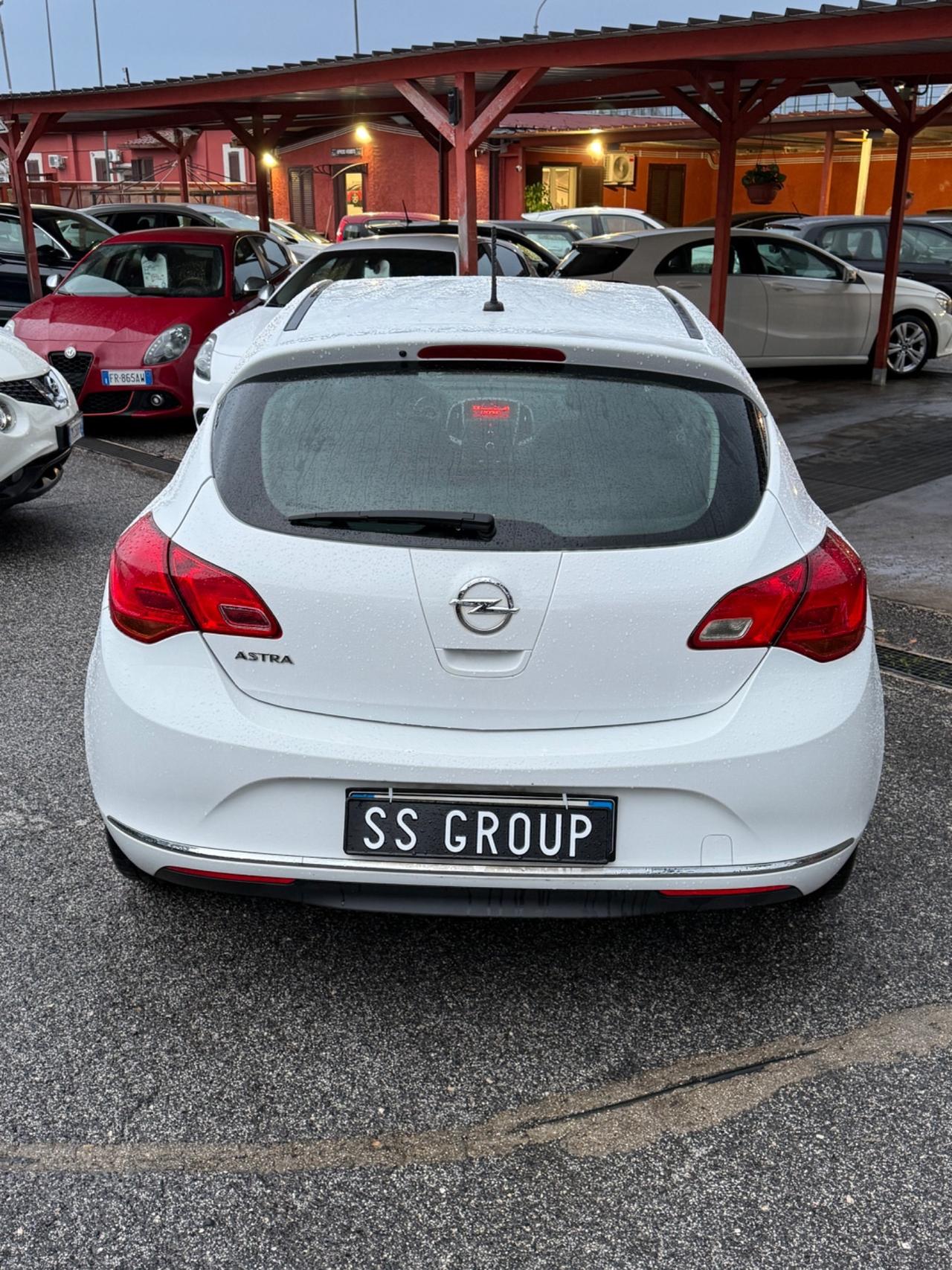 Astra 1.4 100CV-Cosmo-unipro-( 98 mila km ) -rate