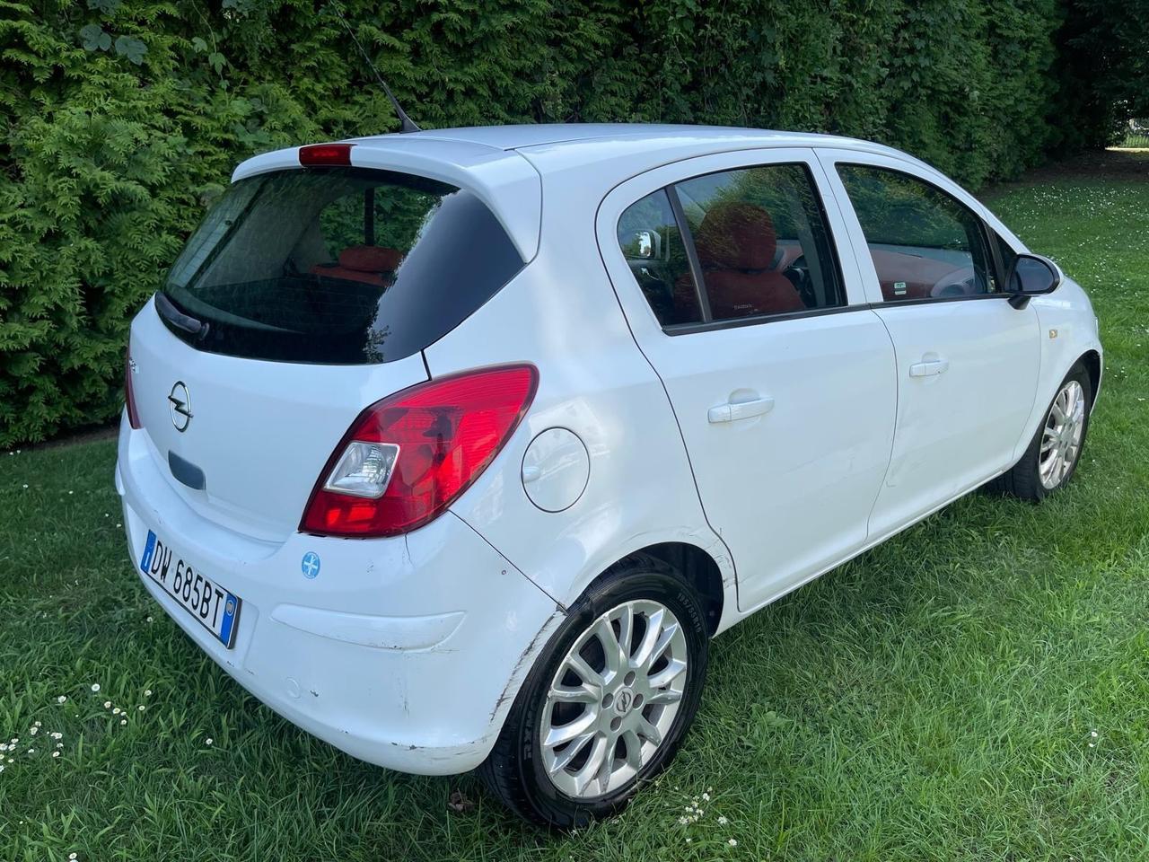 Opel Corsa 1.2 5 porte Club