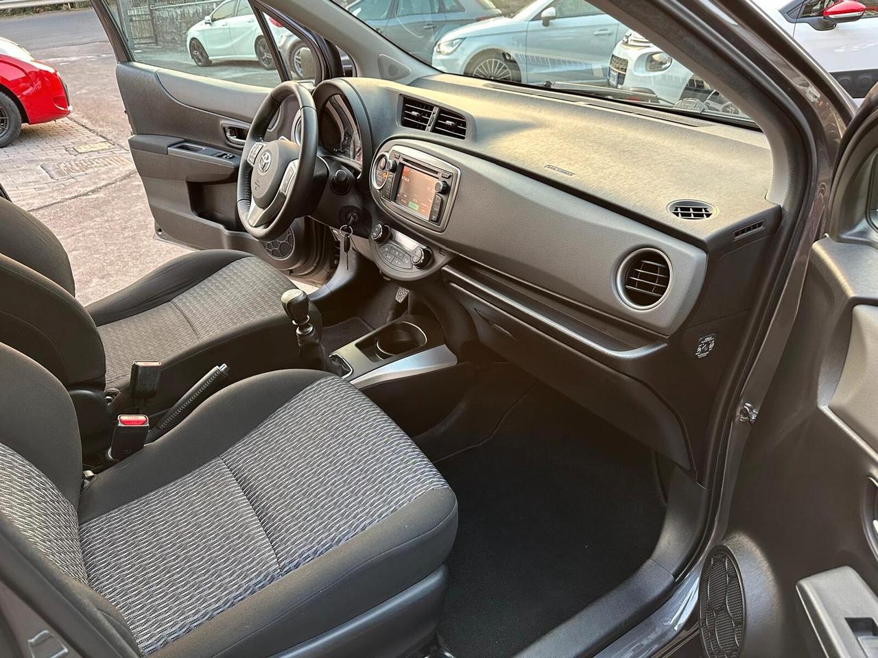 Toyota Yaris 1.3 5 porte Lounge Multidrive S