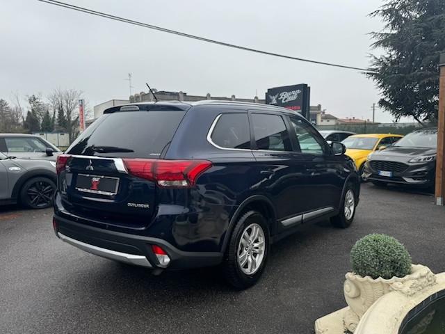 Mitsubishi Outlander 2.2 DI-D 4WD Intense