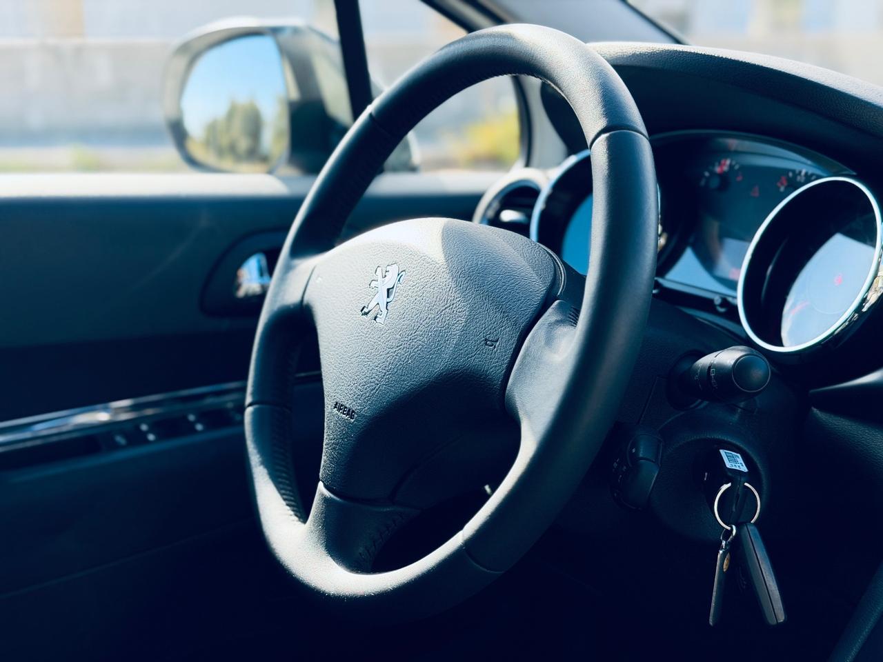 Peugeot 3008 1.6 HDi 115CV Business