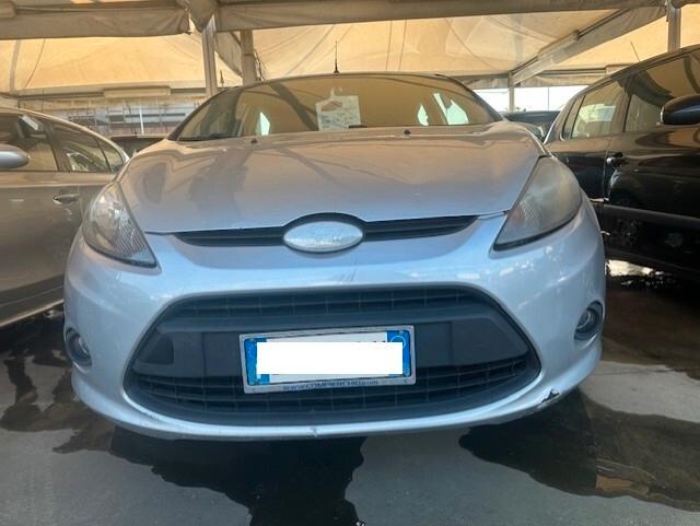 FORD FIESTA 1,4 DIESEL COMANDI AL VOLANTE...