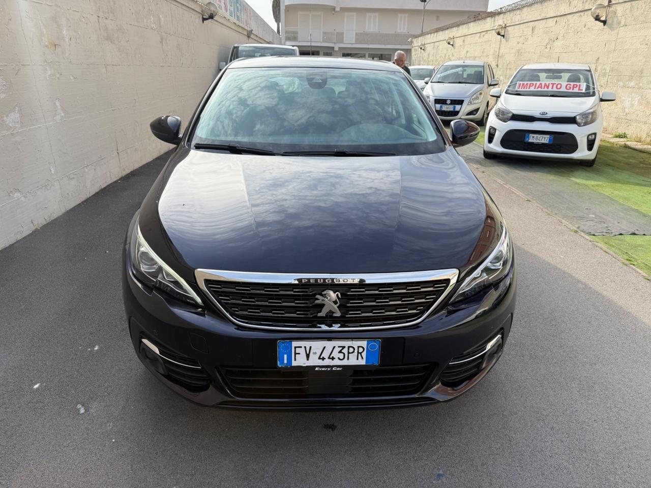 Peugeot 308 1.5diesel CAMBIO AUTOMATICO - 2019