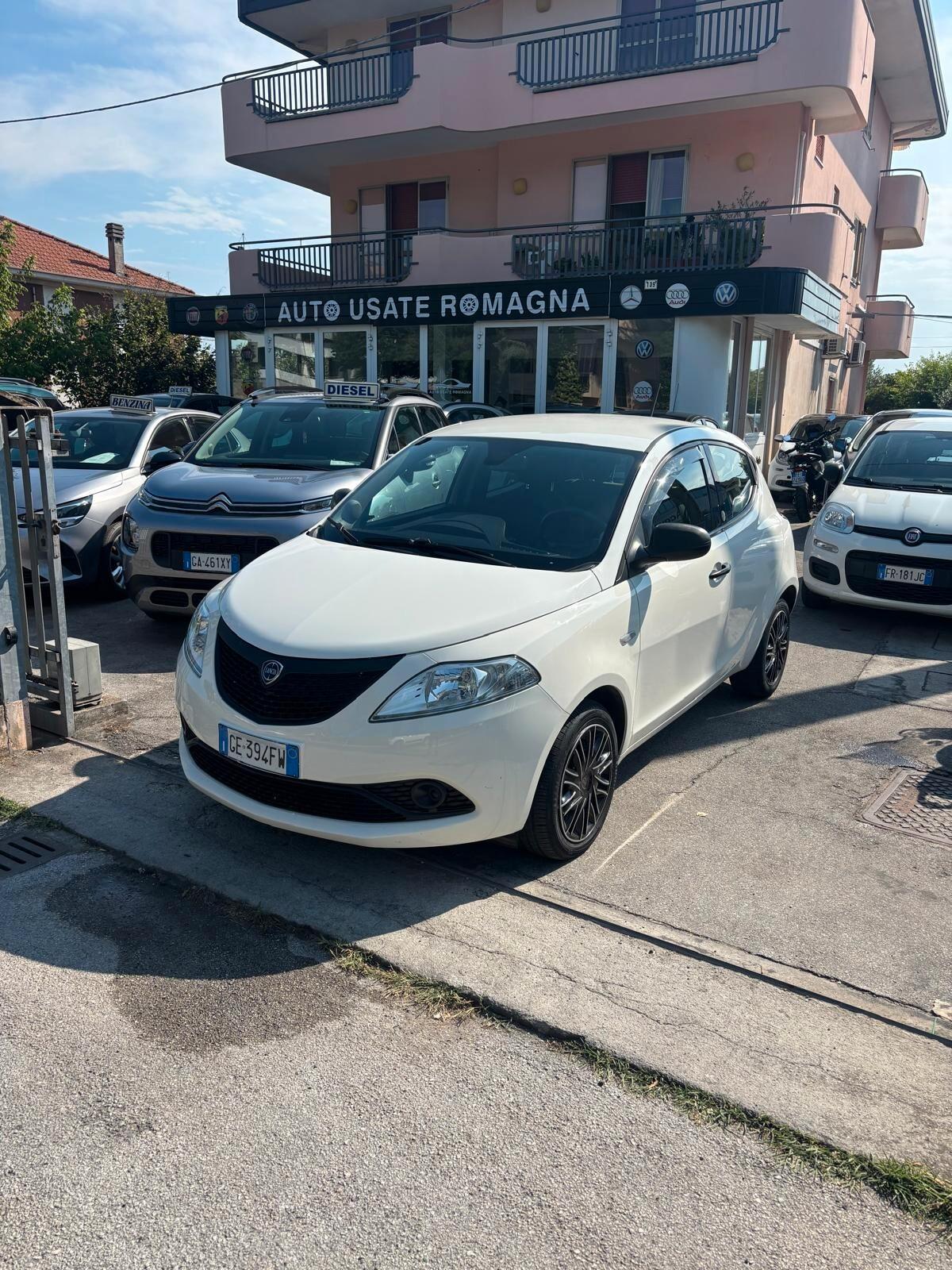 Lancia Ypsilon 1.0 FireFly 5 porte S&S Hybrid Ecochic Silver NESSUN VINCOLO