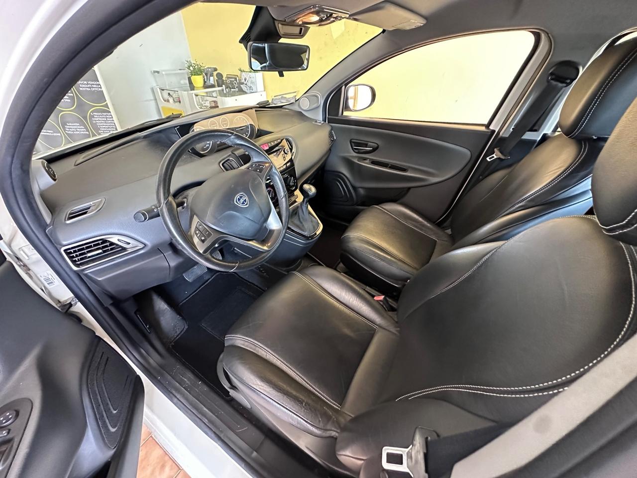 Lancia Ypsilon cambio automatico