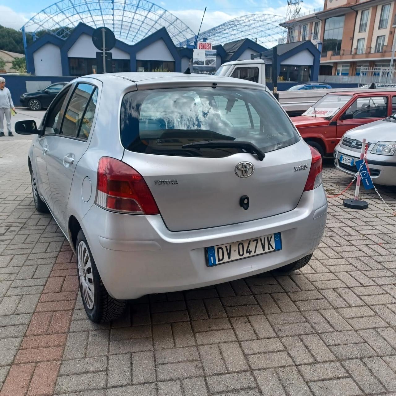 NEOPATENTATI YARIS 1.0 5 PORTE BEN CONSERVATA