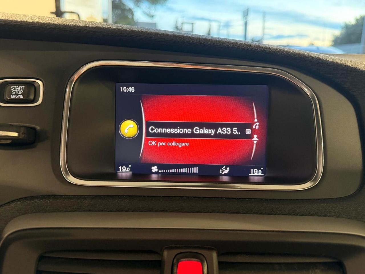 VOLVO V40 2.0 D2 GEARTRONIC 120CV PELLE NAVI CAM ANNO 2019