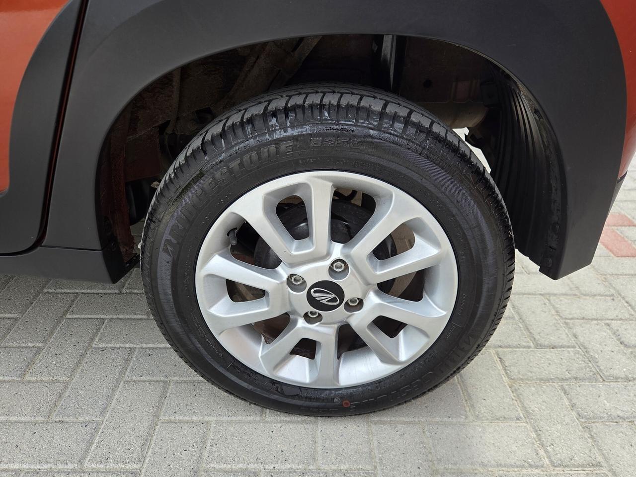 Mahindra KUV100 1.2 VVT 83cv M-Bifuel GPL K8