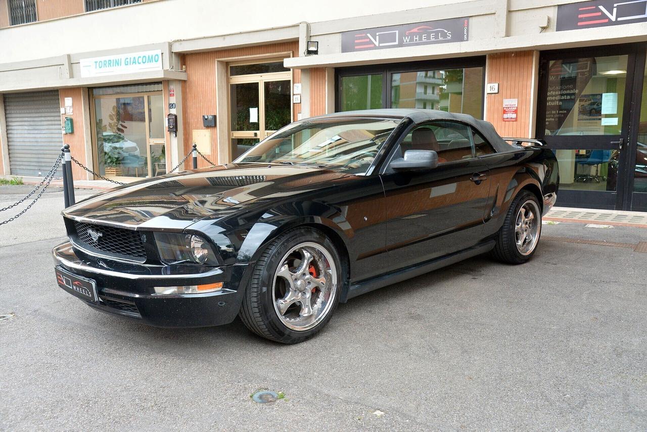 Ford Mustang 4.0 V6 cabrio a Firenze