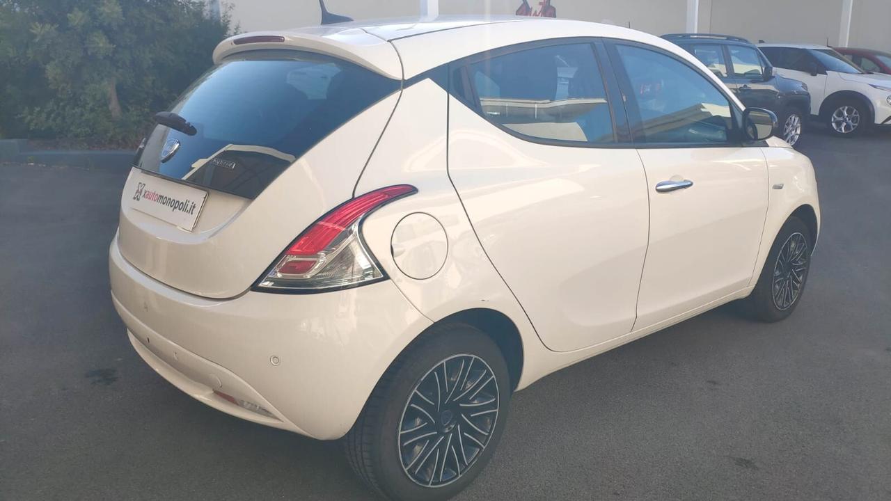 Lancia Ypsilon 1.0 FireFly 5 porte S&S Hybrid Gold