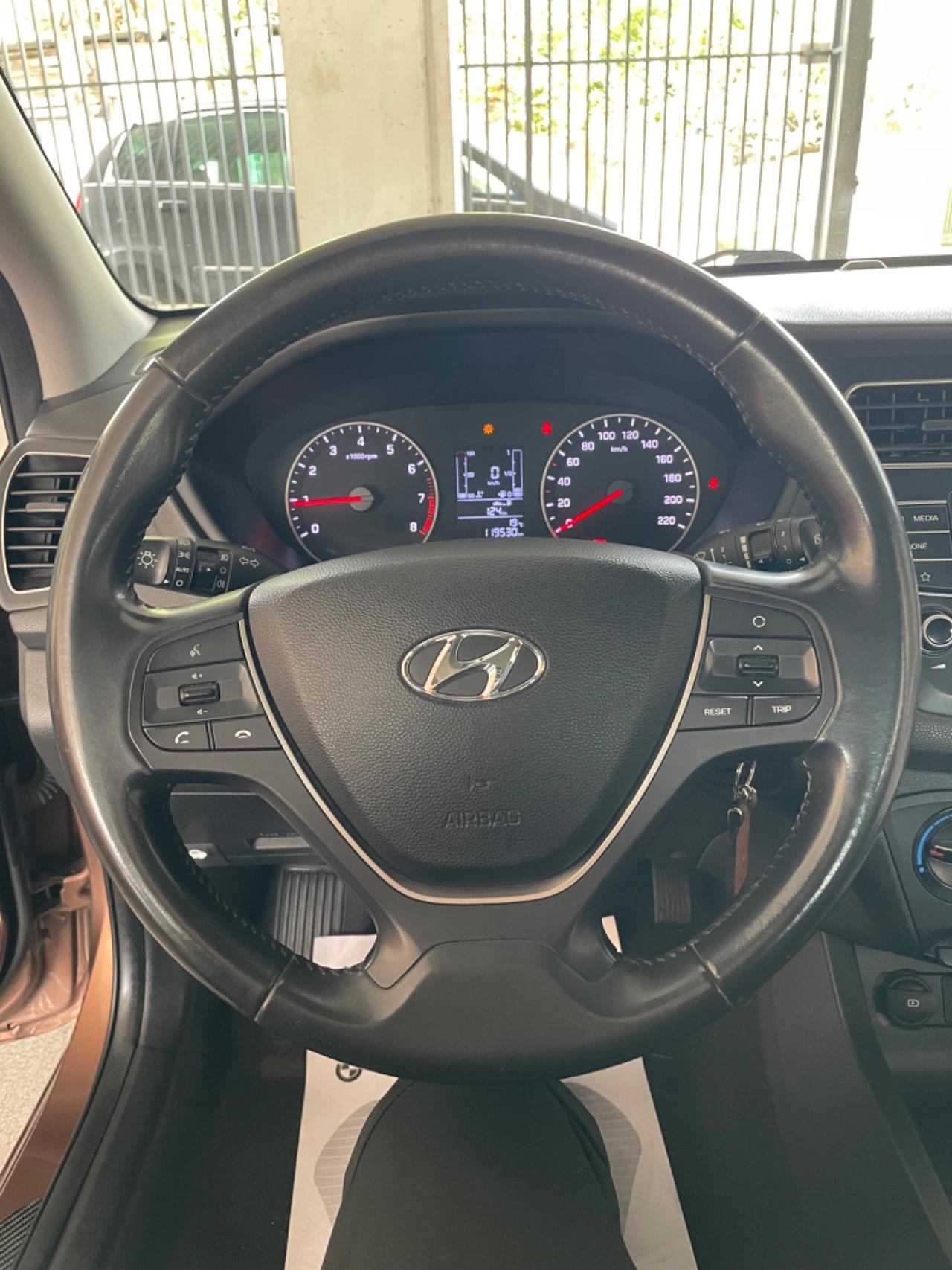 HYUNDAI I-20 GPL DI SERIE SPORT NAV RETROCAMERA ECC