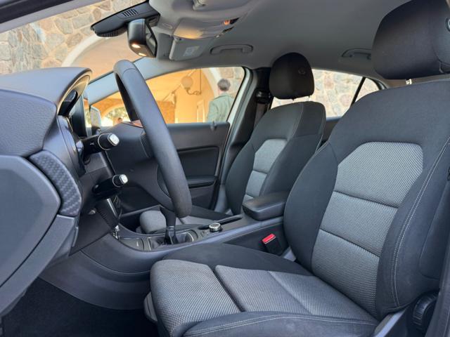 MERCEDES-BENZ GLA 180 PACK NIGHT+NAVI+FULL LED+R.CAM+PORT.ELETTRICO