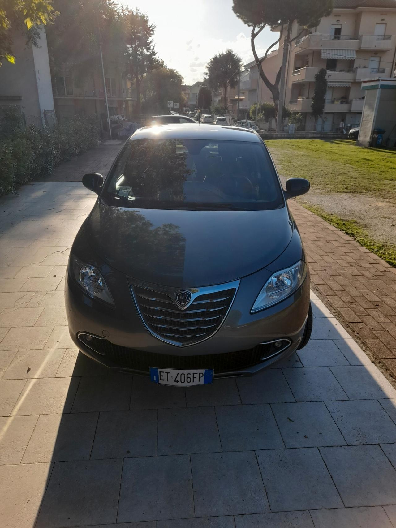Lancia Ypsilon 0.9 TwinAir 85 CV 5 porte Metano