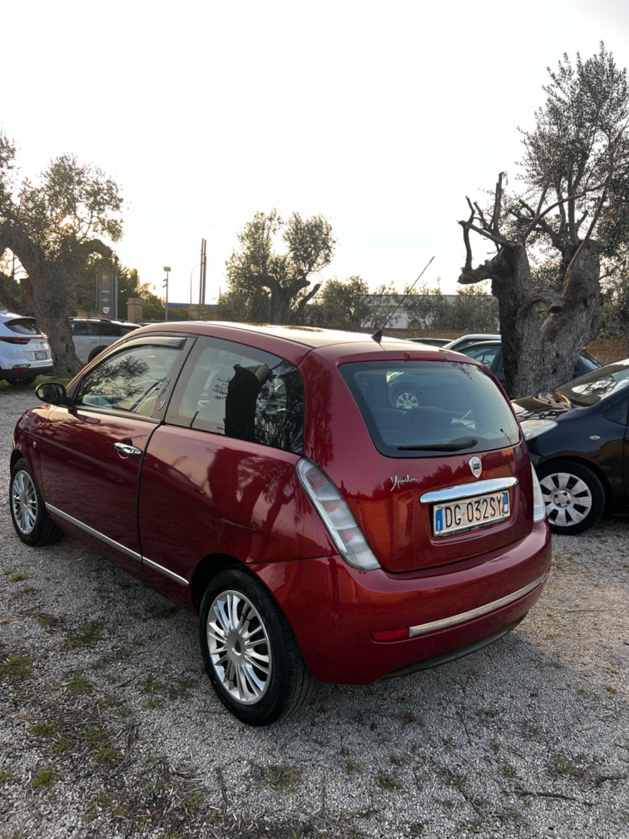 Lancia Ypsilon 1.2 Argento xfetta in tutto!!!