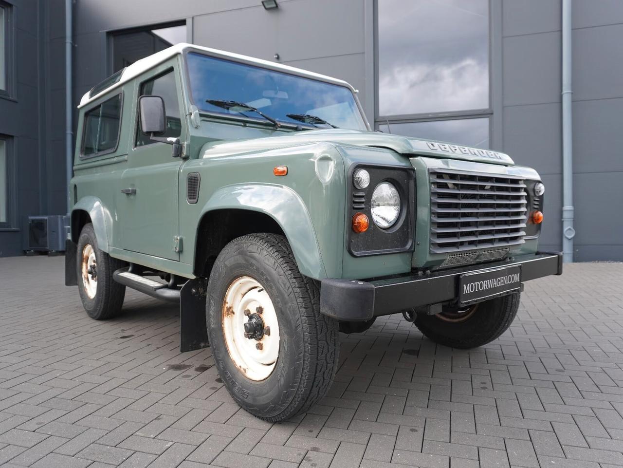 Land Rover Defender 90 TD4 Station Wagon E