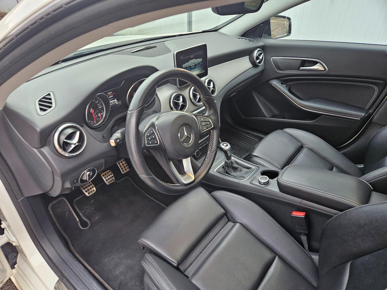 Mercedes-benz CLA 180 Premium