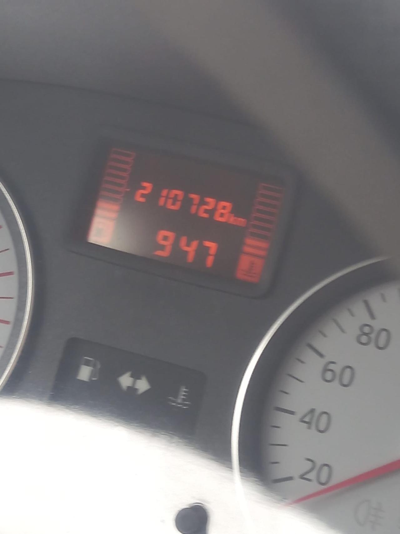 Dacia Logan 2010 con gancio traino