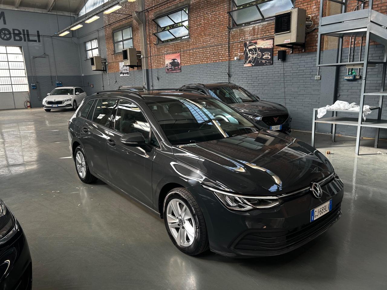 Volkswagen Golf Variant 2.0 TDI SCR DSG Life neopatentati