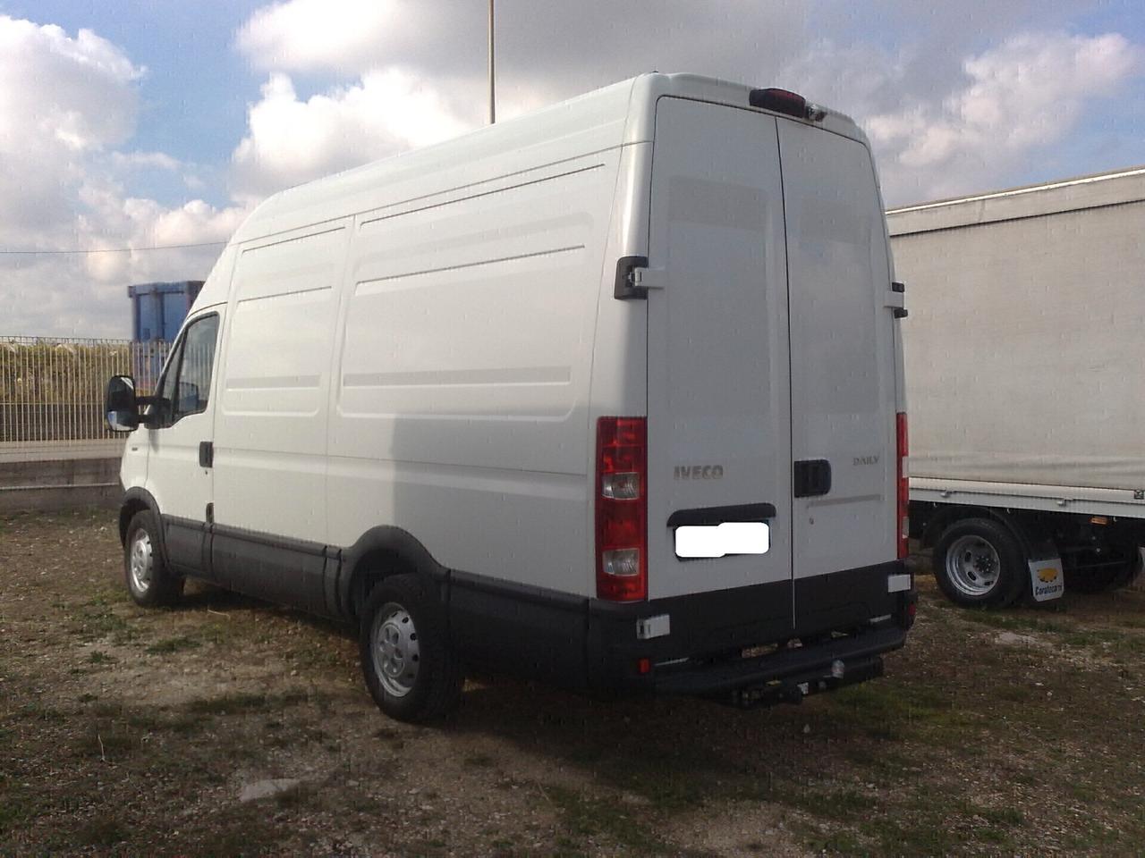 Iveco Daily 35s17 3000cc 170cv Automatico - 2014