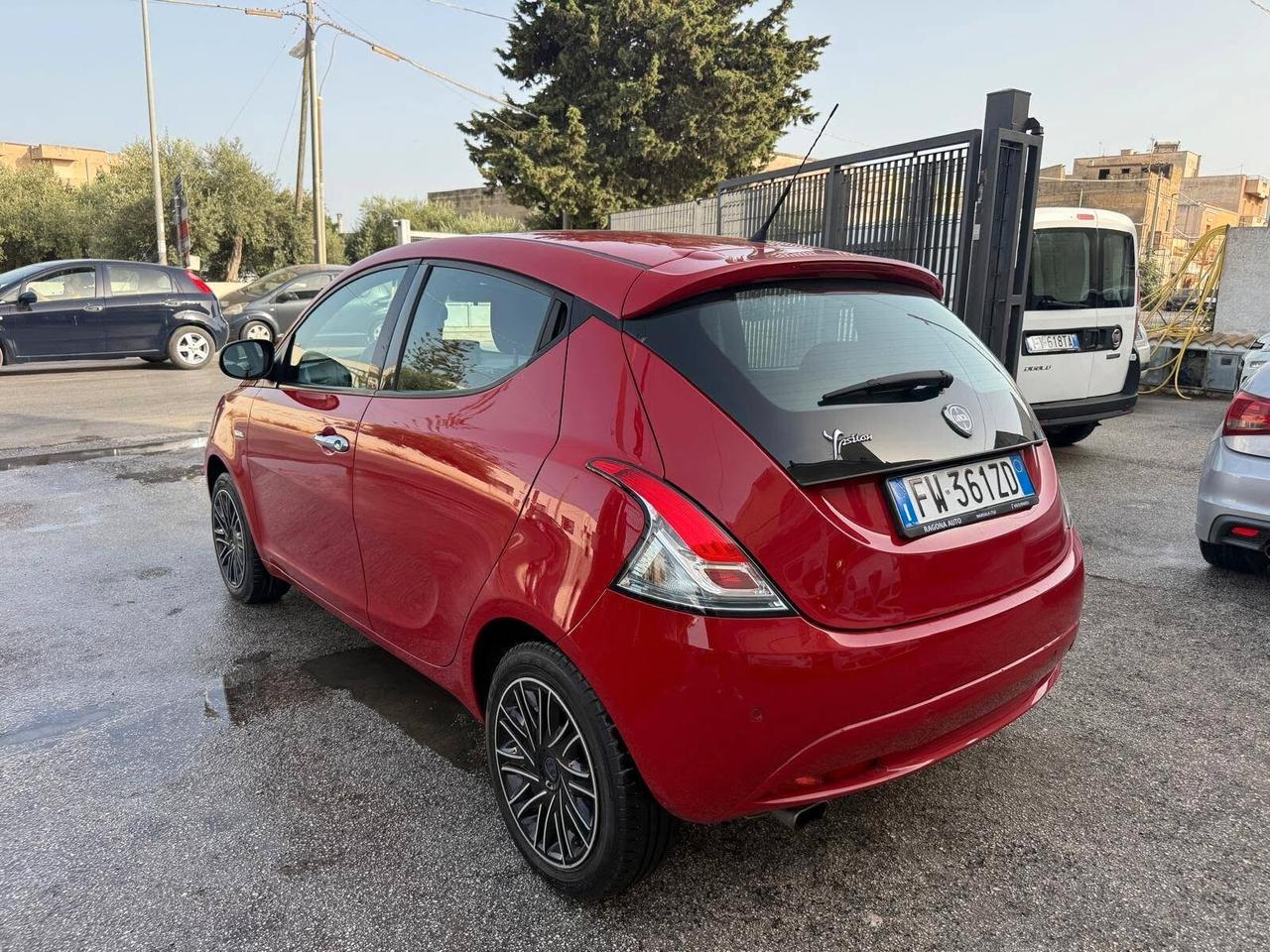 Lancia Ypsilon 1.2 69 CV 5 porte Gold