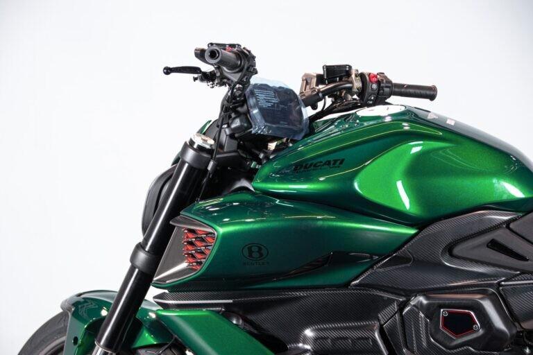 2024 DUCATI DIAVEL V4 BENTLEY - RDS01403