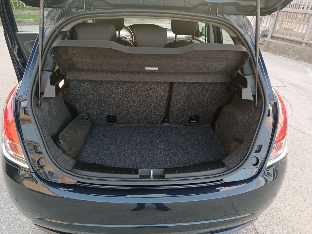 LANCIA Ypsilon 1.2 69 CV 5 porte GPL Ecochic Gold