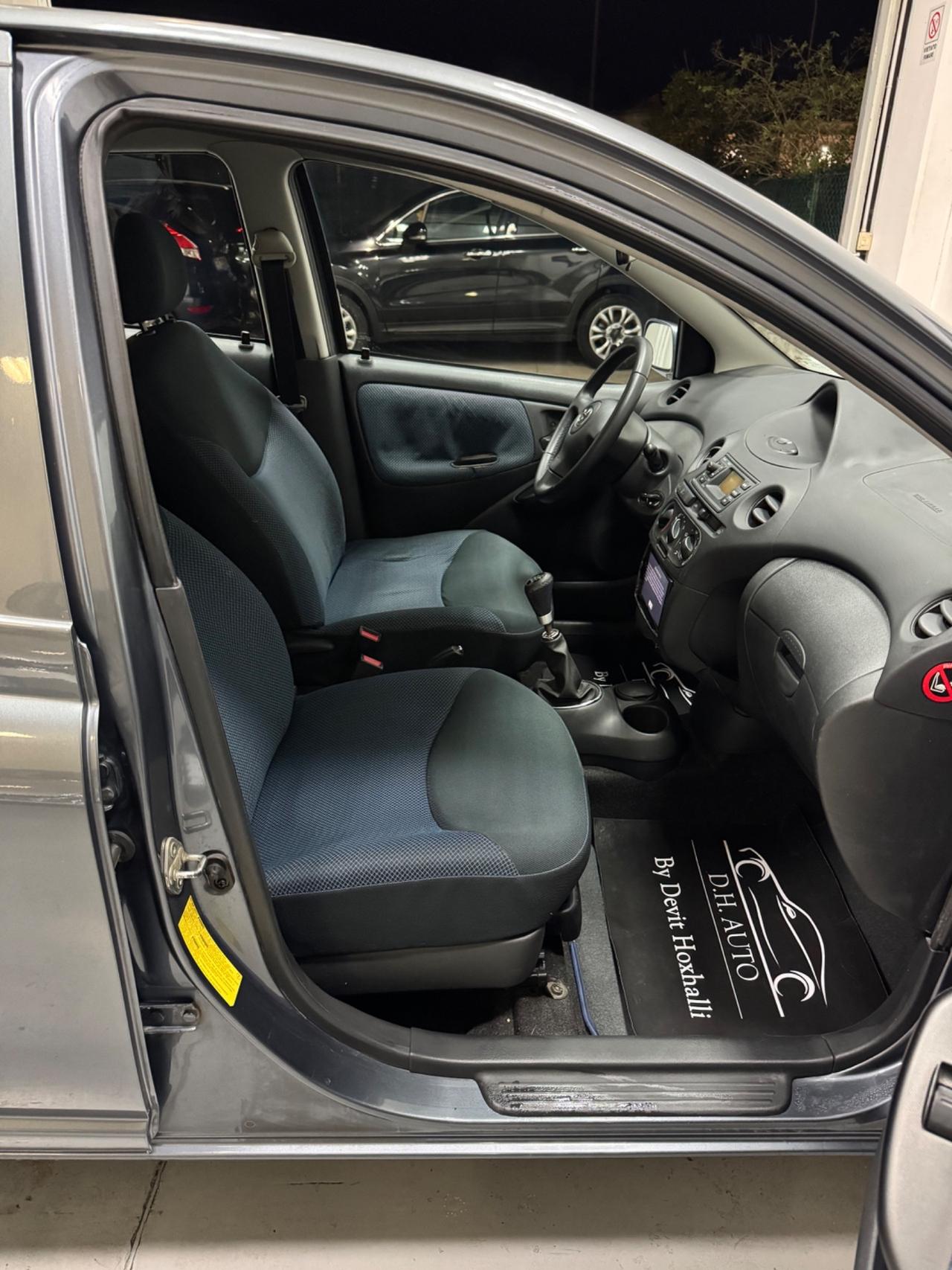 Toyota Yaris 1.0 5 porte Sol