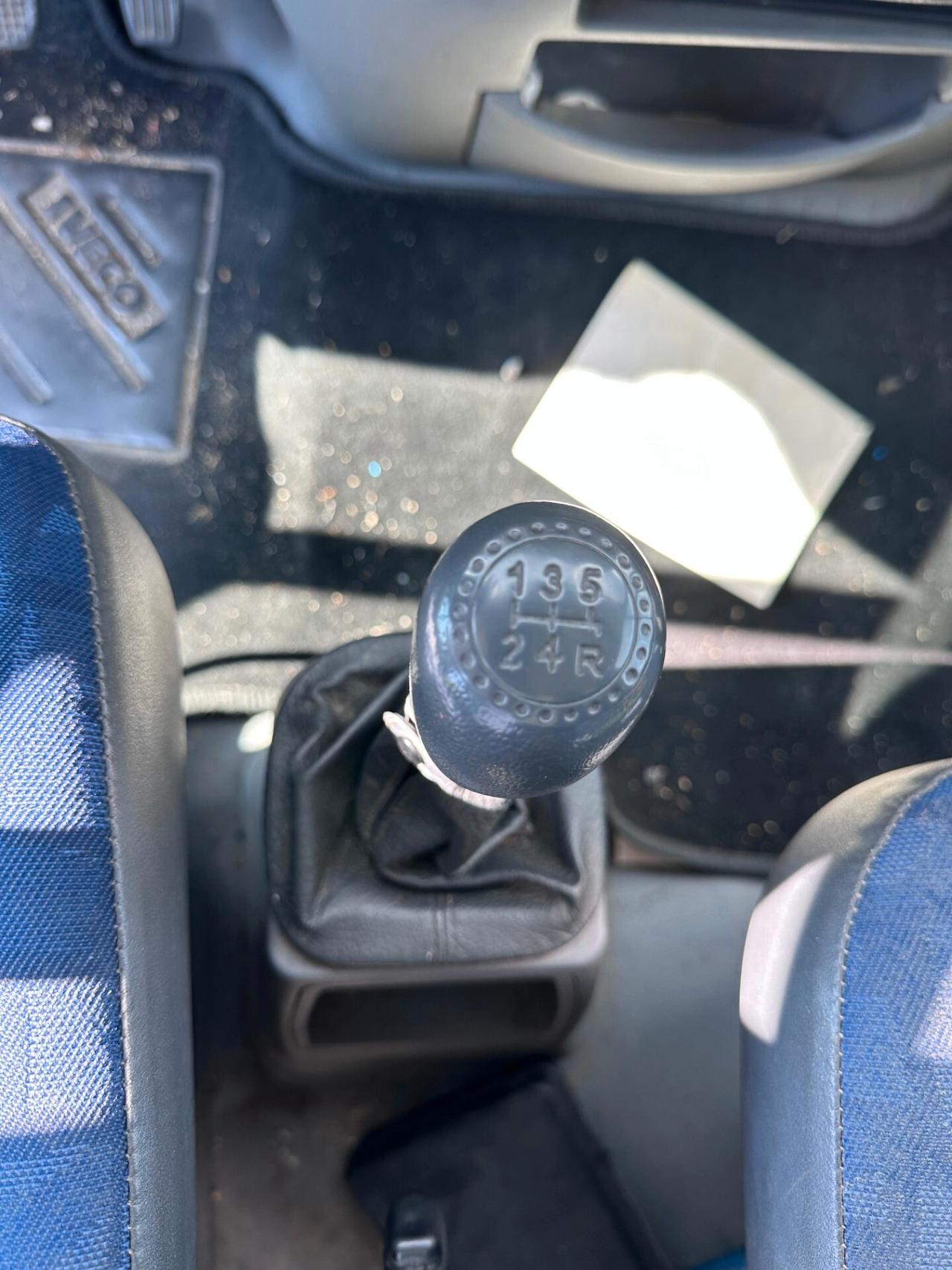 IVECO 35/S CON SPONDA POSTERIORE CARICATRICE