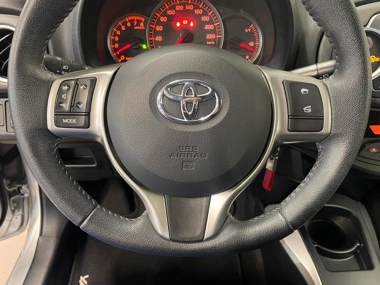TOYOTA Yaris 3ª serie Yaris 1.0 5 porte Van Ac...