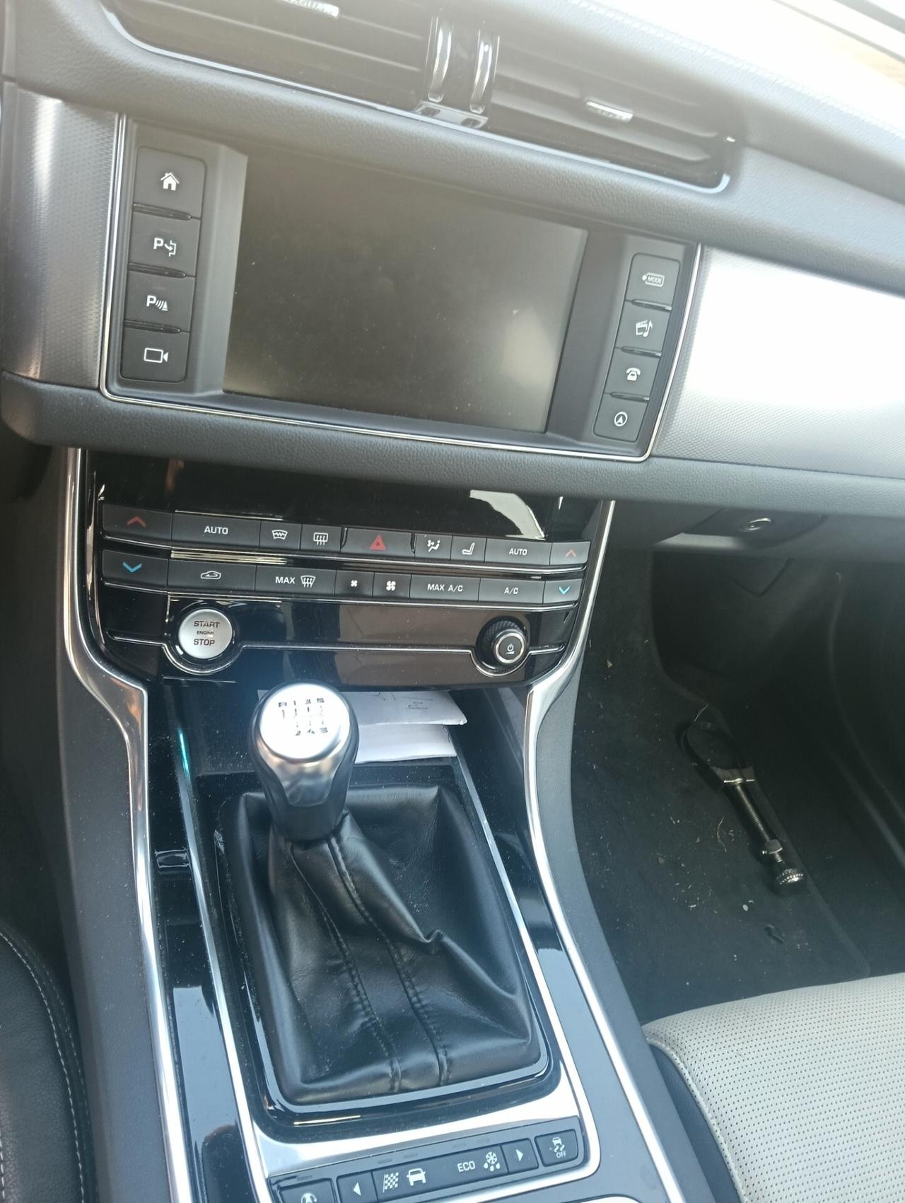 Jaguar XF R-Sport