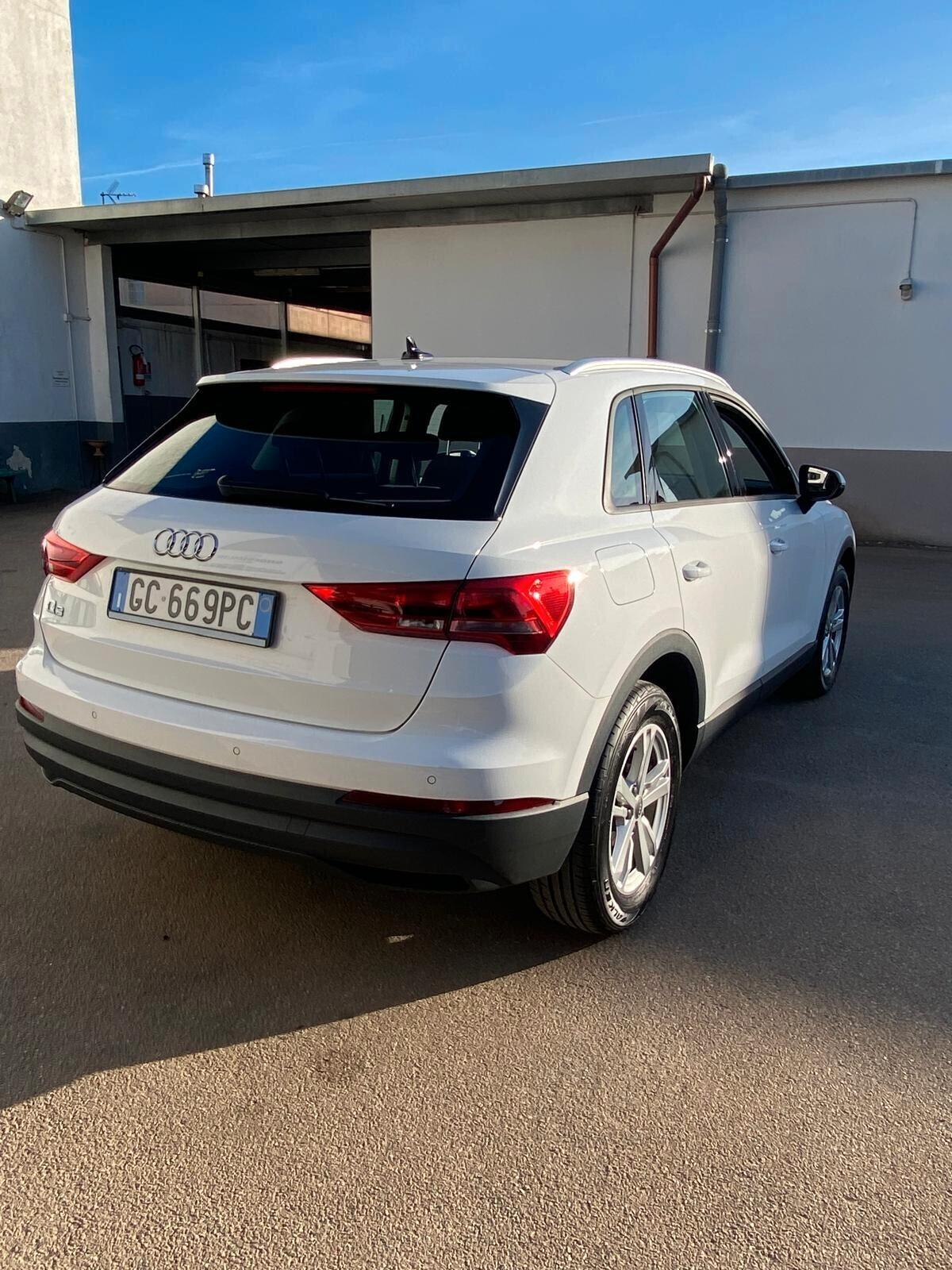 Audi Q3 35 TDI S tronic Business