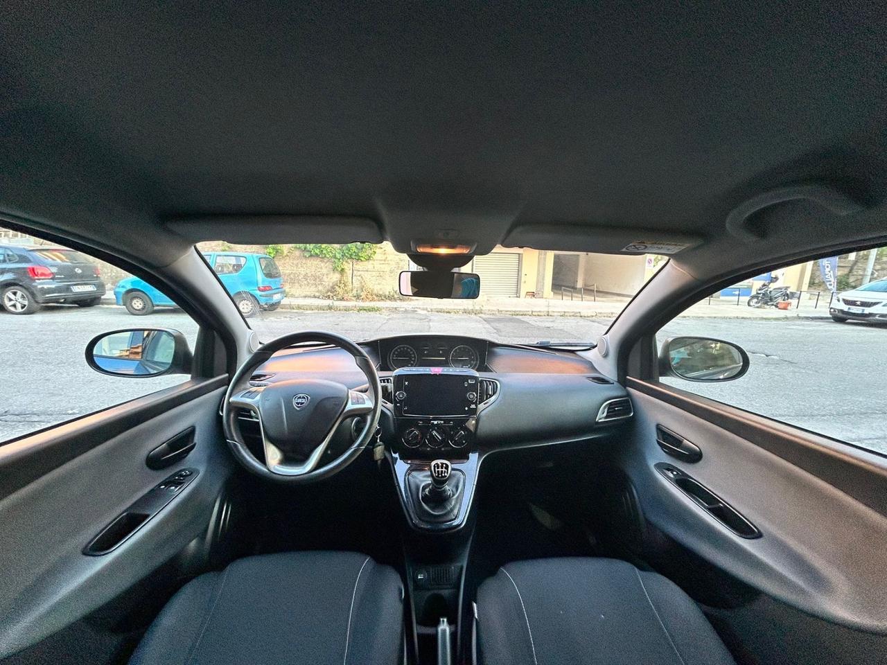 Lancia Ypsilon 1.0 FireFly 5 porte S&S Hybrid Ecochic A. Ferretti