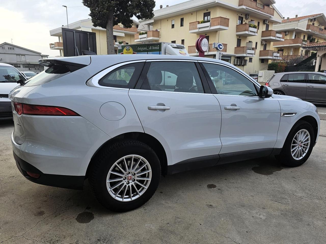 Jaguar F-Pace 2.0 D 180 CV AWD aut. Pure