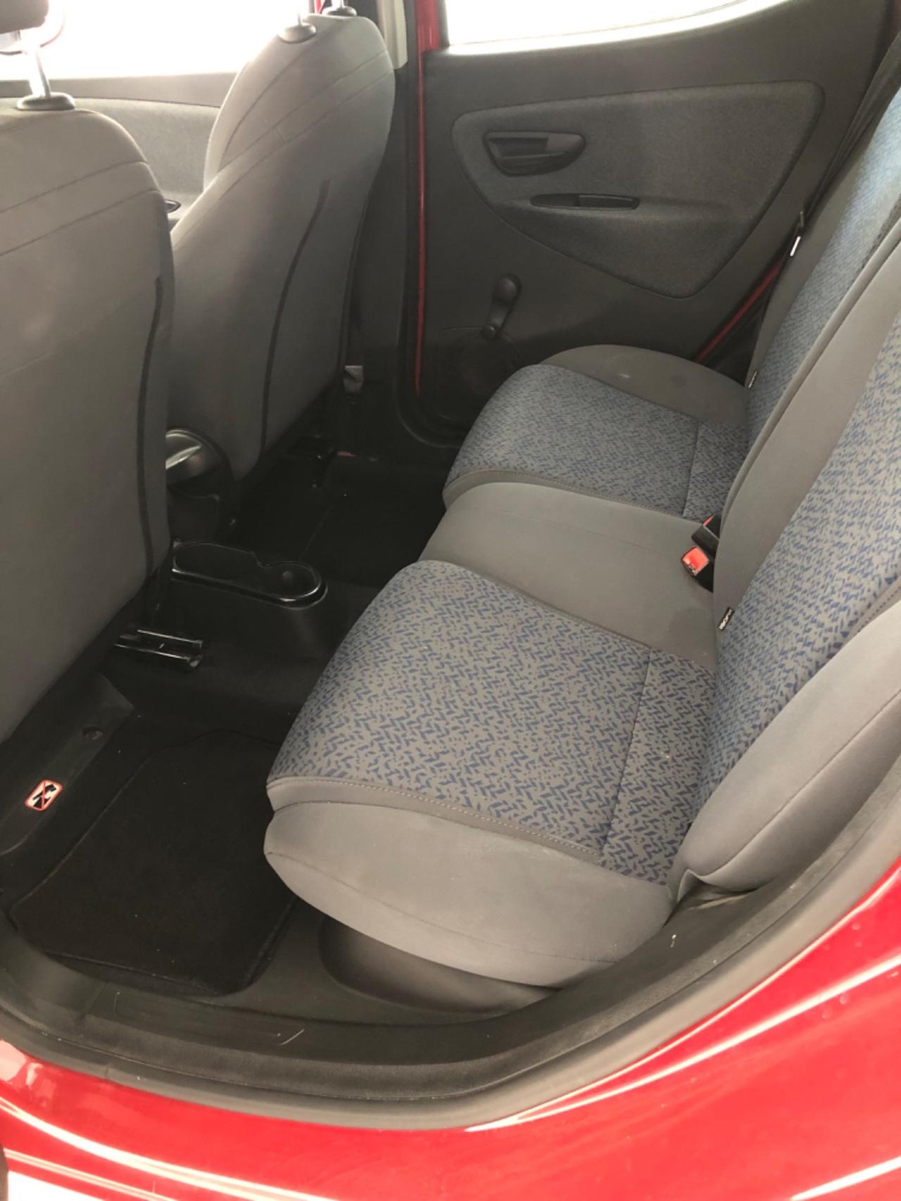 Lancia Ypsilon 1.0 FireFly 5 porte S&S Hybrid Ecochic Silver