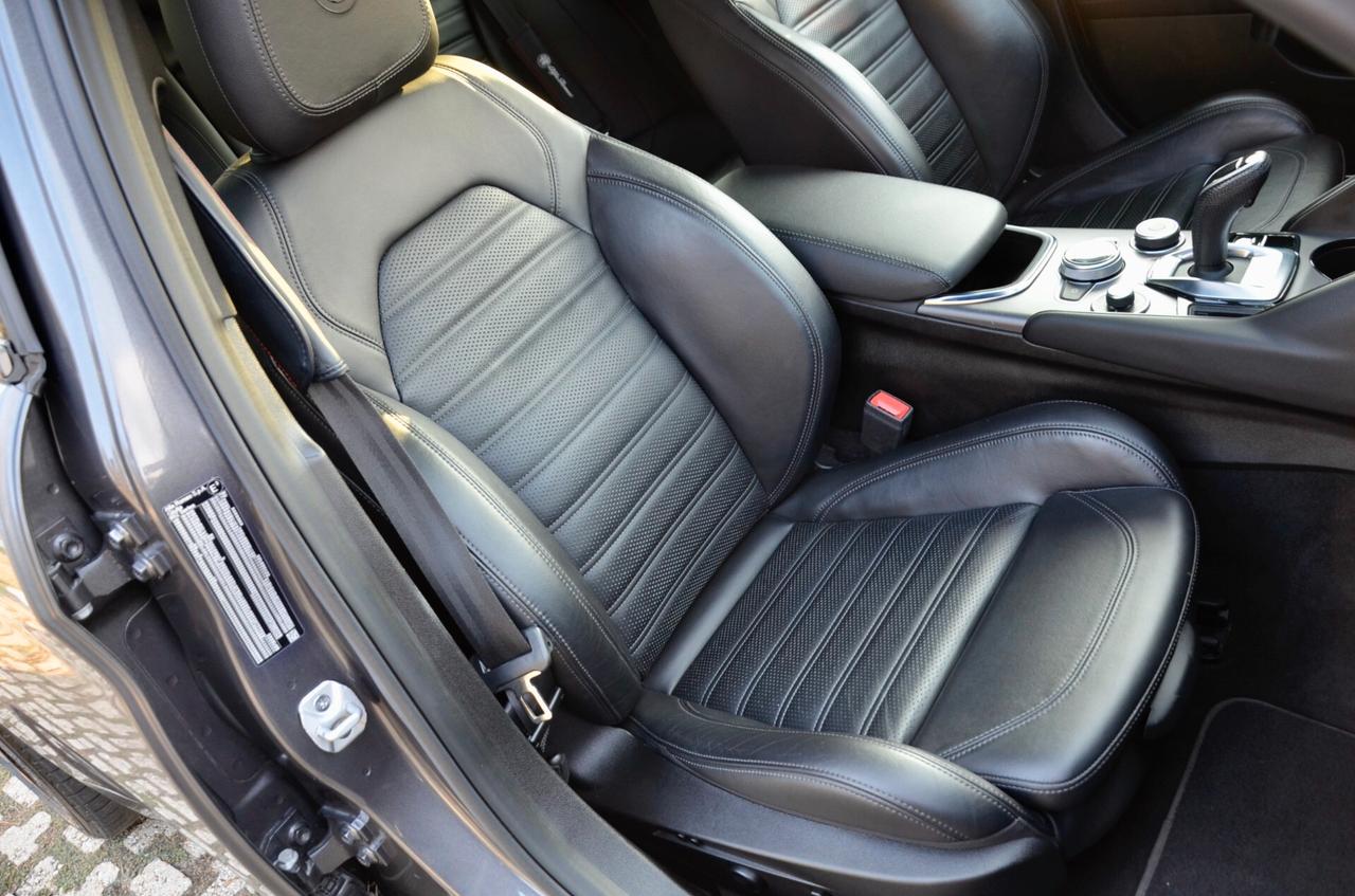 ALFA ROMEO GIULIA 2.2 T VELOCE Q4 AWD 210cv AUTO, ECCELLENTI CONDIZIONI, UFF ITALIANA, SERVICE DIMOSTRABILI, PERMUTE