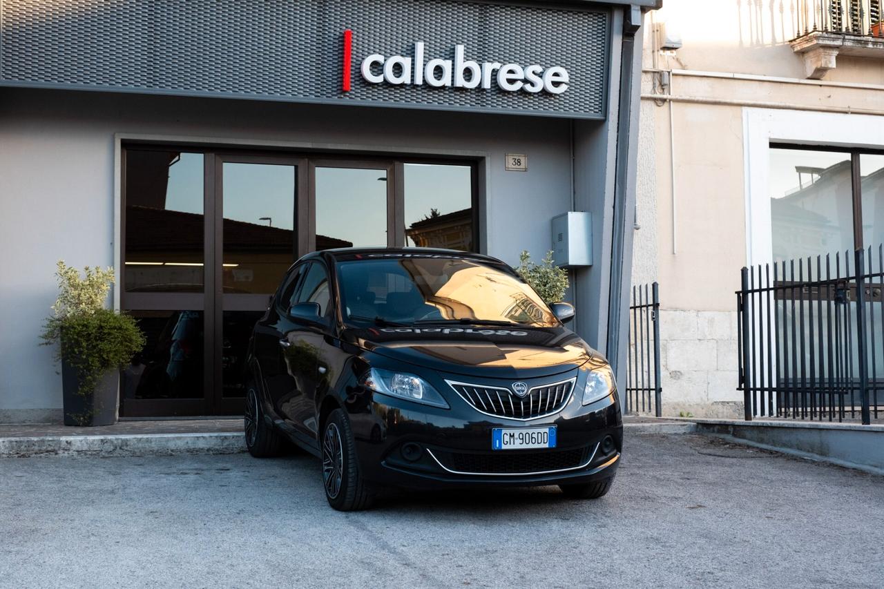 Lancia Ypsilon 1.0 Hybrid Silver Plus 70 CV